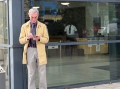 O torcedor de futebol, de 62 anos, se declarou inocente de se atirar deliberadamente da camada superior do estádio no estranho incidente da Copa da Inglaterra que deixou uma mulher ferida – depois de beber cinco latas de cerveja antes do jogo na hora do almoço.
