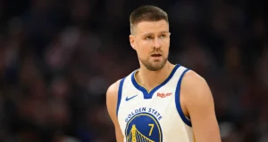 Kristaps Porginis, do Warriors, está fora por tempo indeterminado com ‘problema de saúde’, mas permanecerá na equipe