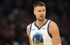 Kristaps Porginis, do Warriors, está fora por tempo indeterminado com ‘problema de saúde’, mas permanecerá na equipe