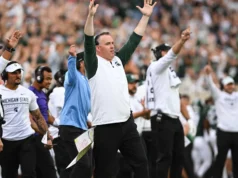 Pat Fitzgerald pede desculpas por fechar a linha lateral de Illinois durante a derrota no OT: ‘Minha mãe está rolando no túmulo’