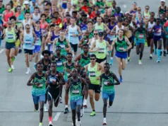 Maratona de Chicago 2026: Amos Kipruto, do Quênia, vence a corrida depois de terminar em segundo no ano passado; Clayton Young terminou como o melhor americano