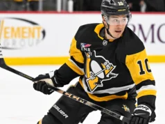 Andrei Kuzmenko, dos Penguins, muda o número da camisa para 62 em homenagem ao pai após ataque fatal de urso