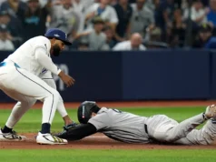 Yankees-Rays: Austin Wells quebrou o lance sem sucesso de Drew Rasmussen na 8ª entrada, mas foi expulso na terceira base.