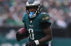 Eagles RB Tank Bigsby supostamente passando por uma cirurgia muscular central, Saquon Barkley cuida de uma lesão no tendão da coxa para pousar no IR