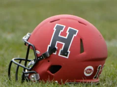 Harvard derrotou Colgate por 20-17 com uma Hail Mary vencedora que incluiu uma lateral para um touchdown.
