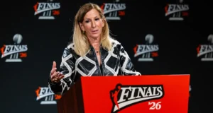 Em suas últimas finais da WNBA, a comissária Cathy Engelbert refletiu sobre seu legado enquanto crescia: ‘Você tem que ter uma pele muito dura.’