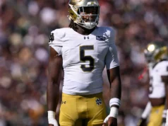 Notre Dame DE Boubacar Traore recebe expulsão antecipada por alvo após colisão de capacete com capacete com BYU QB Bear Bachmeier