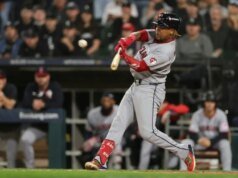 Pais se unem pela vitória por 9 a 5 sobre o White Sox para permanecerem vivos nos playoffs da MLB