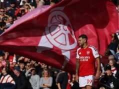 Arsenal venceu Leeds e empatou com Man City