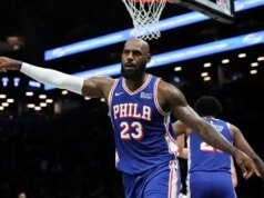 LeBron brilha na estreia da pré-temporada para o 76ers reformulado