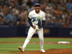 Race pune o erro ao perder os Guardians por 3 a 1 e empatar a série de playoffs da MLB
