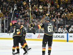 Marner marcou no power play do OT para levar os Golden Knights à vitória por 2-1