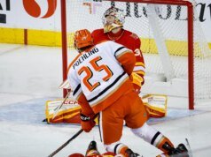 Ducks venceu Flames sem vitórias por 4 a 2 em Calgary para abrir a série em casa e em casa