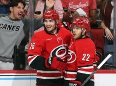 O primeiro hat-trick da carreira de Logan Stankoven ajuda o Hurricanes a vencer o Canucks por 7-2