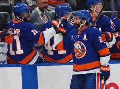 Kyle Palmieri marcou duas vezes na vitória dos Islanders sobre os Canucks por 3-2