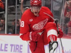 Red Wings enviam Flyers para a nona temporada consecutiva de derrotas, ampliando o recorde da franquia