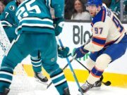 McDavid marcou a décima assistência na vitória dos Oilers sobre os Sharks por 3 a 1, pela quarta vitória consecutiva
