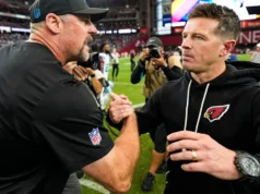 Cardinals HC Mike LaFleur parece estar em apuros no deserto
