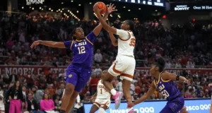 O basquete feminino do Texas terminou em segundo lugar na pesquisa de pré-temporada da SEC