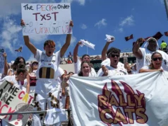 Por que o Texas State Greek Life não aparece no jogo de futebol? Começa na porta traseira