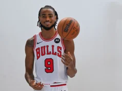 Nick Claxton está ausente por 2 semanas devido a uma lesão no tendão da coxa na pré-temporada