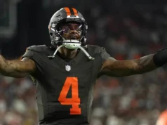 O ‘retorno à forma’ do Browns QB Deshaun Watson chama a atenção do pequeno Steven
