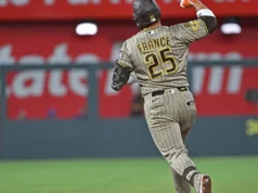 O técnico dos Brewers revela como o árbitro da home plate encheu Nostradamus com um aviso de bola no telhado