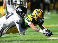 O futebol Holy Cross venceu Ansonia pela primeira vez desde 2009 na noite de 4 touchdowns de Nate Craft