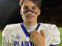 Anthony Aberno lança para 5 TDs enquanto Plainville melhora para 5-0 com vitória sobre Rocky Hill
