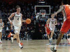 O basquete masculino da UConn começa sem Alex Karaban. Não foi bonito: Mike Anthony
