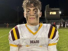 Joe Louis, de Granby/Canton, tem cinco TDs e adiciona nove tackles na vitória sobre Cromwell/Portland