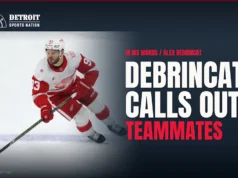 Alex DeBrincat critica os companheiros dos Red Wings após uma derrota embaraçosa