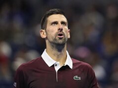Novak Djokovic conquista o 7º título do Aberto de Pequim após a aposentadoria de Alex De Mina