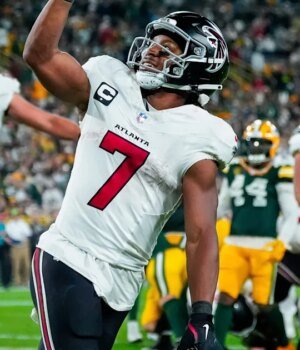 https3A2F2Fmedia.zenfs_.com2Fen2Fgameday_atlanta_2192Fabb0fb88b325ac682ec333a14d14c55f.jpg