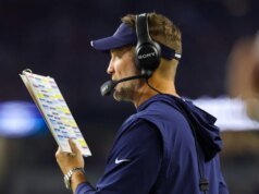 Schottenheimer gerou polêmica ao atacar um repórter após uma derrota para o Bucs
