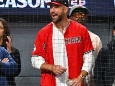 Travis Kelce envia mensagem sincera aos pais de Cleveland após reservar vaga no ALCS