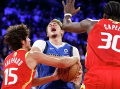 O Houston Rockets se separou do Dallas Mavericks em jogos de pré-temporada da NBA China Series