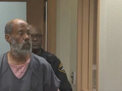 Homem se declara inocente das acusações de incêndio criminoso em ex-jogador da NFL, casa do UW Huskies em Tacoma