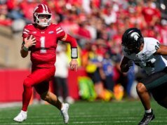 Sofá: 3 touchdowns corridos na derrota do futebol americano do estado de Michigan por 31-3 em Wisconsin