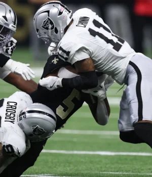 https3A2F2Fmedia.zenfs_.com2Fen2Flas_vegas_raiders_wire_usa_today_sports_articles_8422F3859ce0b.webp