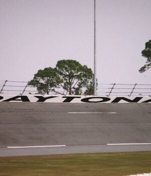 https3A2F2Fmedia.zenfs_.com2Fen2Flead_lap_racing_1382F2c4d373e3a029db82cab1386a87c836a.jpg