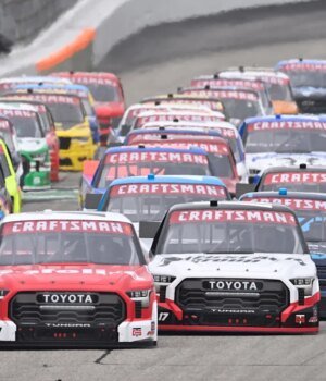 https3A2F2Fmedia.zenfs_.com2Fen2Flead_lap_racing_1382Fb55285c42338de0a293bf3e6a415804b.jpg