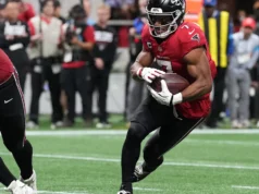 Bejon Robinson assume a liderança da NFL após cinco semanas da temporada de 2026