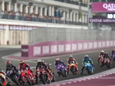 Pilotos de MotoGP abandonam GP do Catar enquanto série monitora situação de segurança