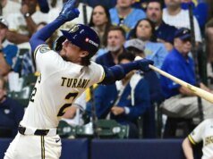 Homers de Turang e bullpen de Milwaukee acertam na vitória dos Brewers sobre os Dodgers por 2 a 1 na estreia do NLCS
