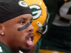 Matthew Golden marca um TD de quarta descida para uma vantagem de 7-0 para os Packers
