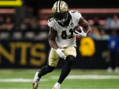 Alvin Kamara em breve se tornará o sexto jogador da NFL com 5.000 jardas corridas e recepções.