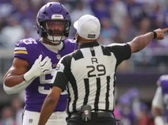 A NFL está analisando o incidente entre os Vikings Eric Wilson e o árbitro Adrian Hill