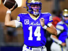 O quarterback do Alamo Heights, Easton Stone, eleito o Atleta da Semana do Express-News