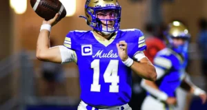 O quarterback do Alamo Heights, Easton Stone, eleito o Atleta da Semana do Express-News